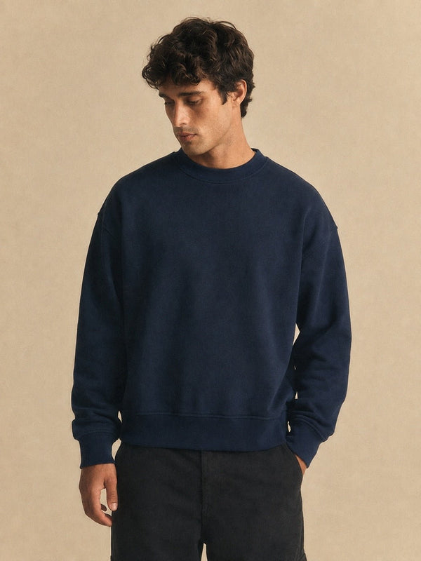 Male model, 6 ft 2, wearing size L, detail