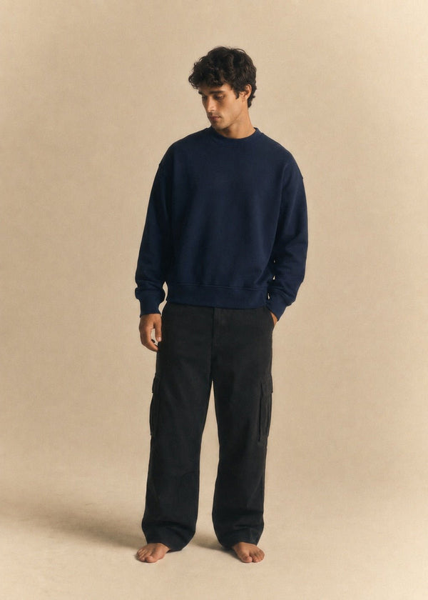 Male model, 6 ft 2, wearing size L, front