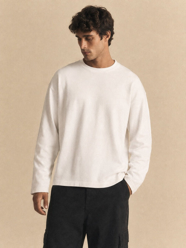 Male model, 6 ft 2, wearing size L, detail