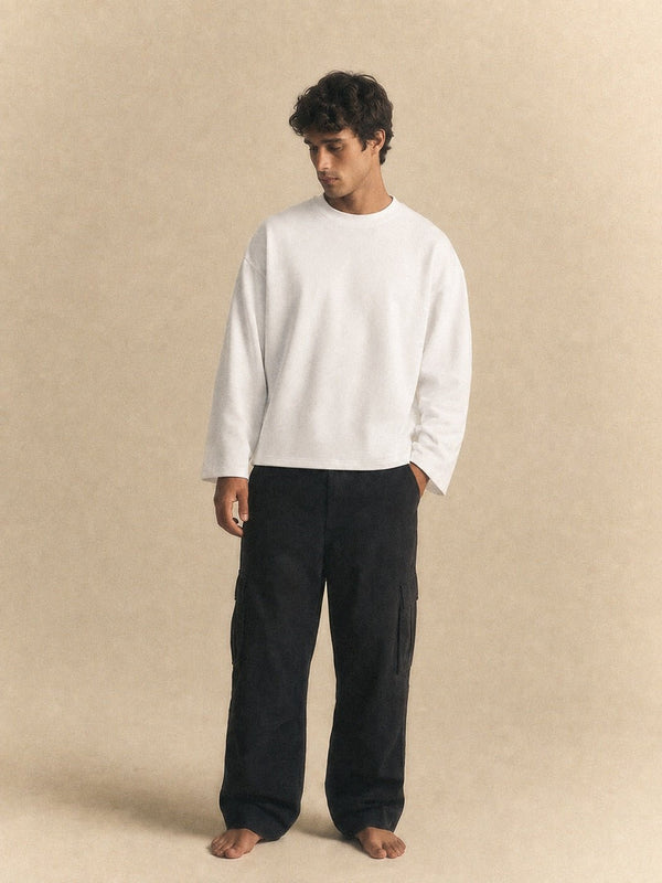 Male model, 6 ft 2, wearing size L, front