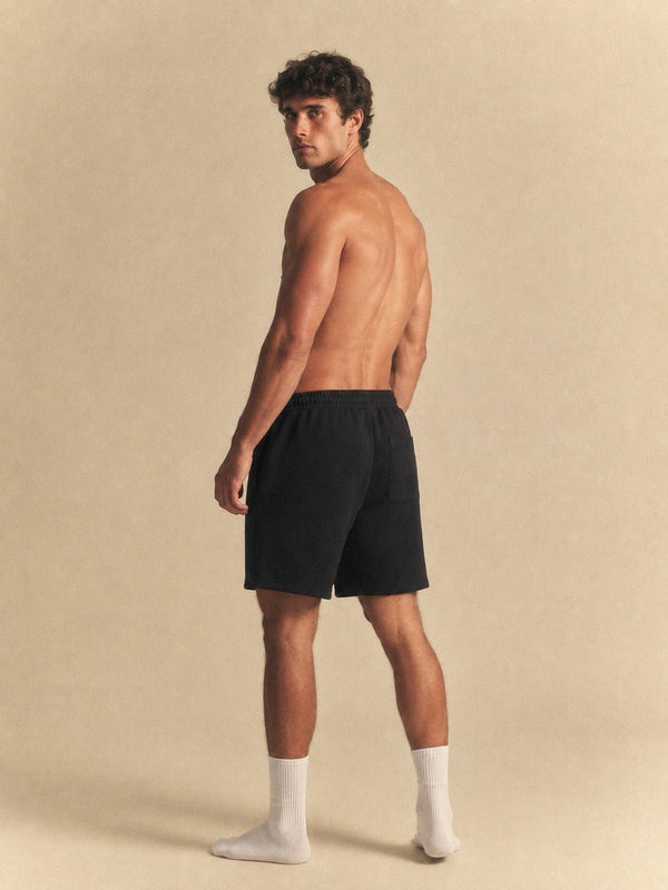 Male model, 6 ft 2, wearing size L, back