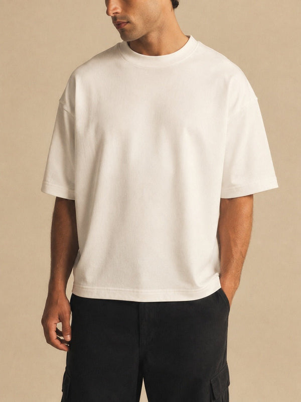 Male model, 6 ft 2, wearing size L, detail